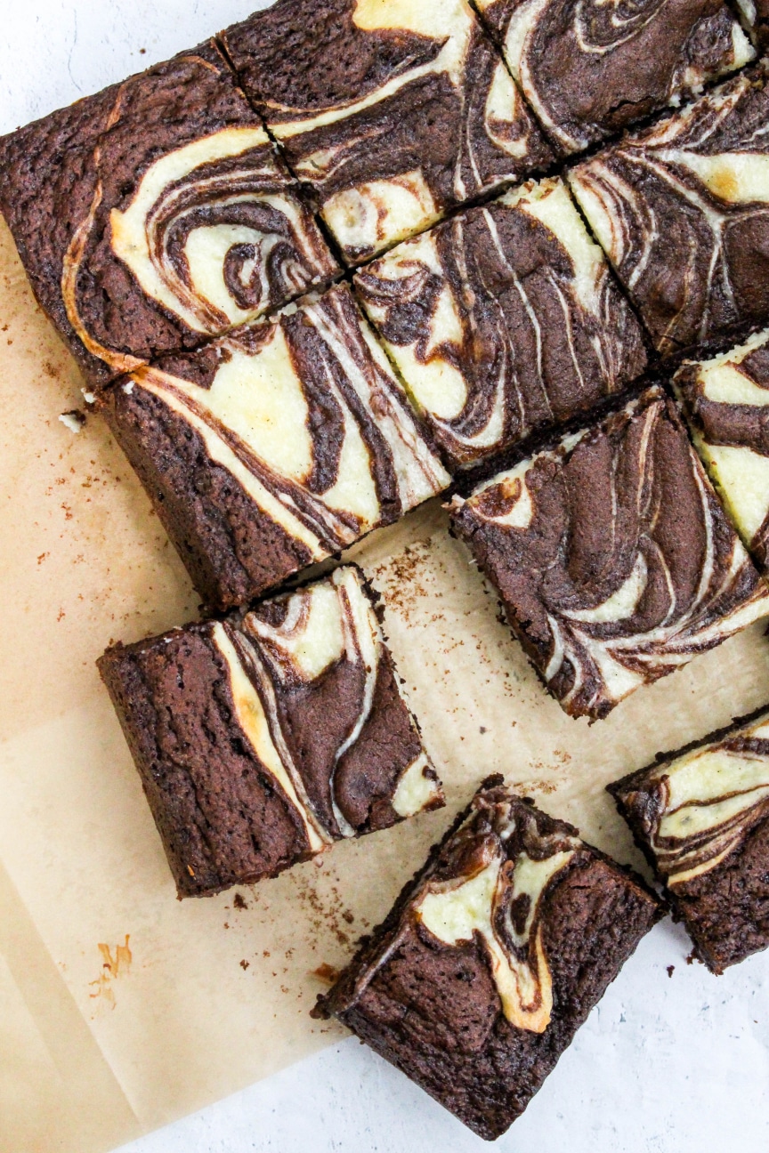 Simple Chocolate Brownie Sponge Cake | Easy Cakes | Betty Crocker